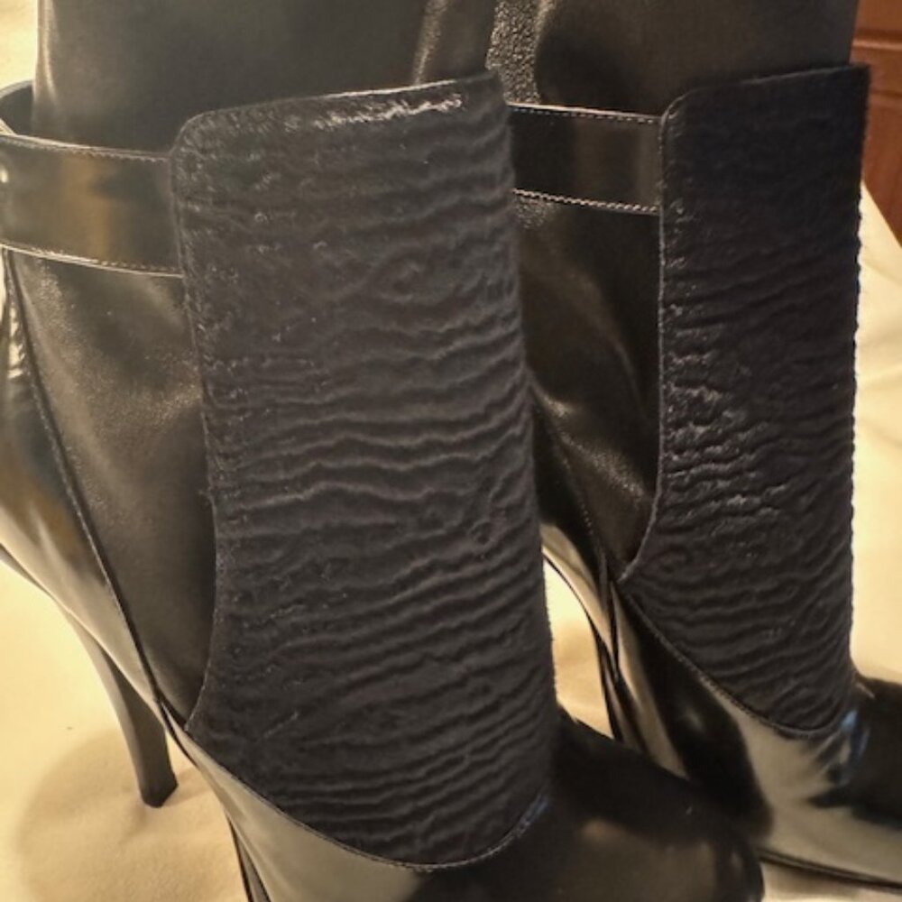 Fendi Victorian Calf Hair/ Patent Leather Ankle Booties -Size 38 w/ Box LIKE NEW - Picture 5 of 14